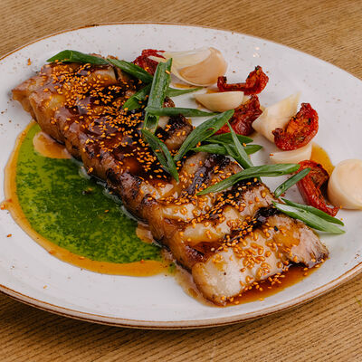 Грудинка свиная под пивной карамелью в Кубанские пивоварни по цене 590 ₽