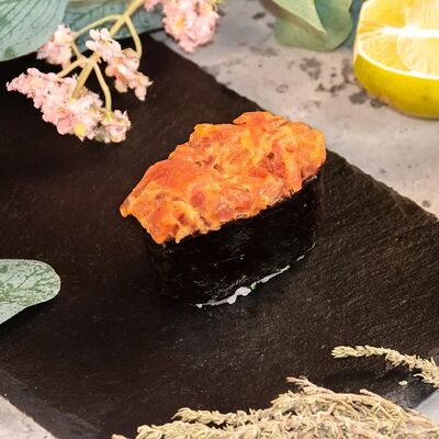 Гункан с тунцом острый в Тайфун по цене 99