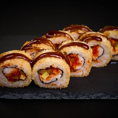 Жареный ролл Калифорния в Кинг Sushi по цене 510 ₽