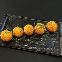 Сырные крокеты в Кафе Hayatt