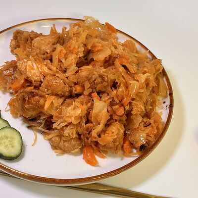 Капуста, тушенная с мясом в Готовая еда из Клюквы по цене 279 ₽