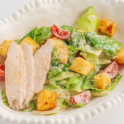 Цезарь с курицей в Morricone pizza & wine по цене 760 ₽