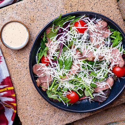 Салат с языком и микс-салатом в Кафе кавказской кухни Хурма по цене 395 ₽