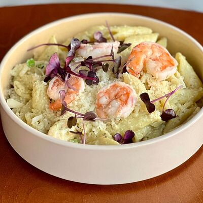 Паста пенне с креветками и соусом песто в Брускетта по цене 715 ₽