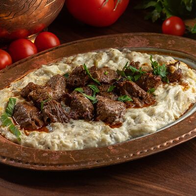 Ягненок с бегендели в Anatolia Iskender Kebap по цене 990 ₽