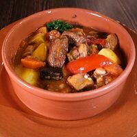 Мясо тушеное с овощами в Матрешка