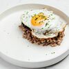 Бифштекс с жареным яйцом и гречкой с белыми грибами в Hello Wine по цене 670