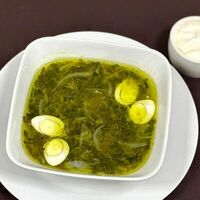 Щи зеленые с перепелиным яйцом и сметаной в Васильки