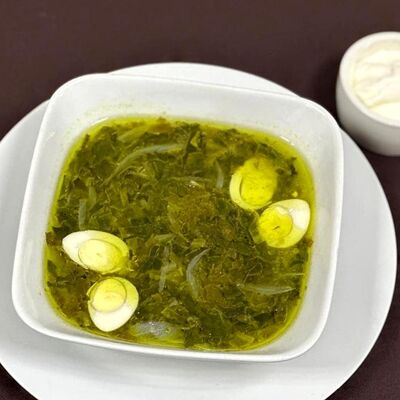 Щи зеленые с перепелиным яйцом и сметаной в Васильки по цене 350 ₽