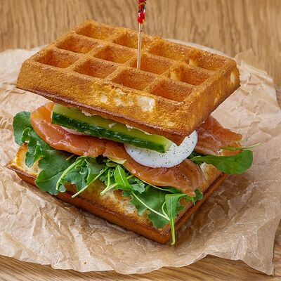 Вафля-сэндвич с лососем в Pitchii Coffee and Waffles по цене 850 ₽