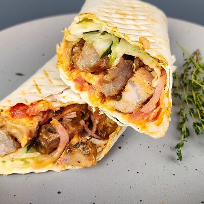 Шаурма XXXL со свининой в Мужчина готовит по цене 650 ₽