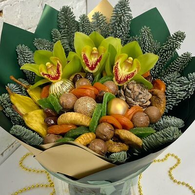 Зимний букет из сухофруктов, орехов и орхидей в Buketonline - Съедобные букеты и клубника в шоколаде по цене 4389 ₽