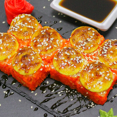 Ролл Цунами запечённый в Maiko Sushi Bar по цене 329 ₽