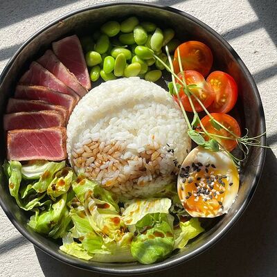 Боул с тунцом и рисом в Cubby Bar по цене 510 ₽