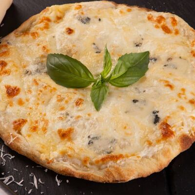 Римская пицца Четыре сыра в S & T Pizza Room по цене 659 ₽