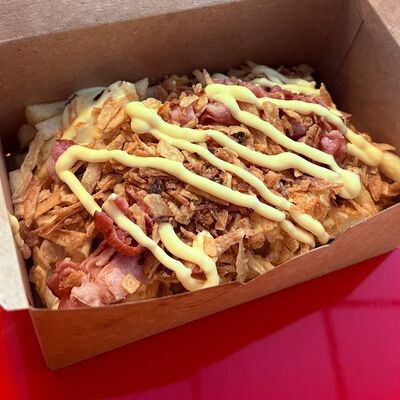 Картошка фри Фирменная с беконом в Хищник по цене 292 ₽