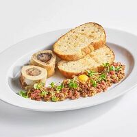 Тартар из говядины с костным мозгом в Bottega Italiana