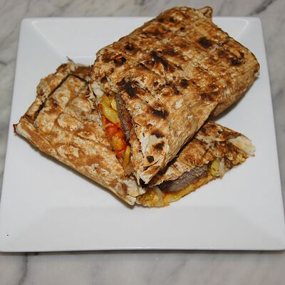 Шаурма с курицей халяль в Халяль по цене 400 ₽