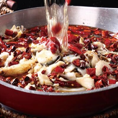 Фирменная рыба по-сычуаньски с перцемв ГУаНЬ ЯНЬ по цене 3100 ₽