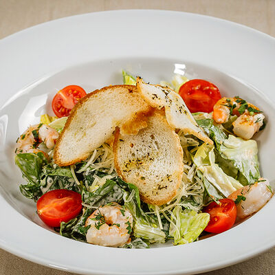 Салат Цезарь с креветками в Ив.Дурдинъ по цене 650