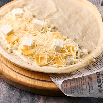 Закрытая пицца 4 сырав Бутер Бро по цене 359 ₽