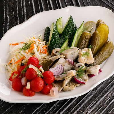 Ассорти соленийв Ginza по цене 1990 ₽