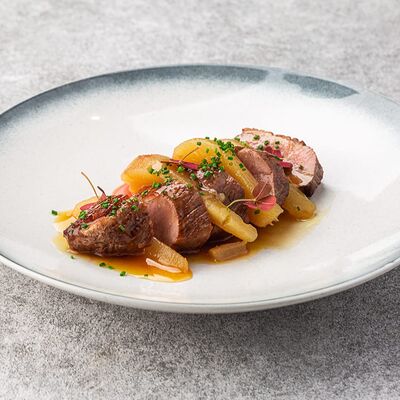 Утиная грудка с карамельной грушей в Склад 22 по цене 840