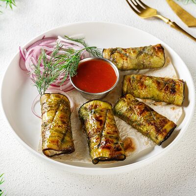 Рулетики из баклажанов с курицей в Романов парк по цене 670 ₽