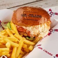 Крабсбургер с томатами и страчателлой в Mr. Crabs