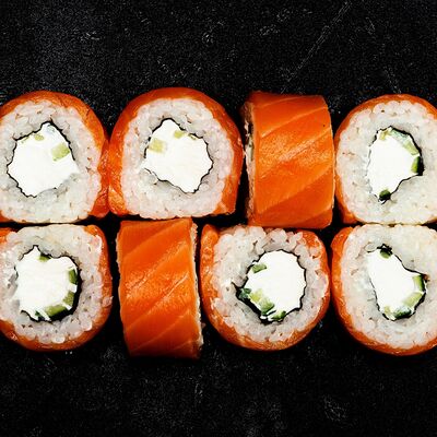 Филадельфия с огурцом в Sushi room по цене 796 ₽