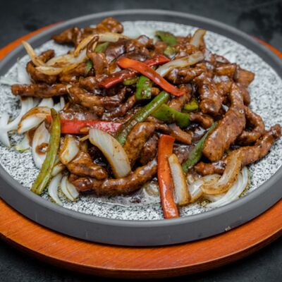 Говядина на тибане в J.Z. Peking Duck по цене 2890 ₽