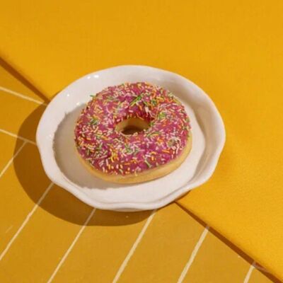 Донат с клубничной начинкой (премиум) в Пекарня Буханка по цене 175 ₽