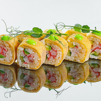 Ролл Томаго маки со снежным крабом в Rolls Bar по цене 333 ₽