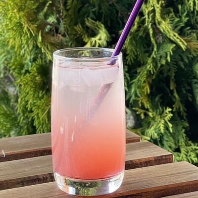 Лимонад Клубника, базилик в Spletnicy cafe по цене 380