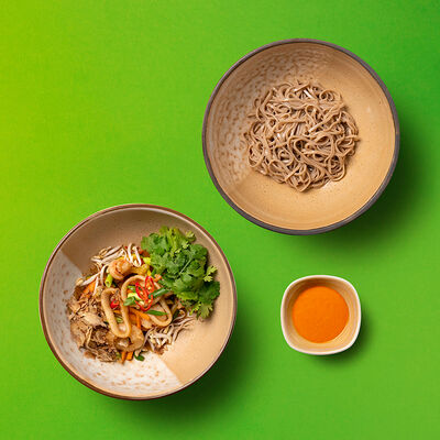 Вок с морепродуктами, лапшой соба и соусом том ям в VASILCHUKI Chaihona №1 по цене 460