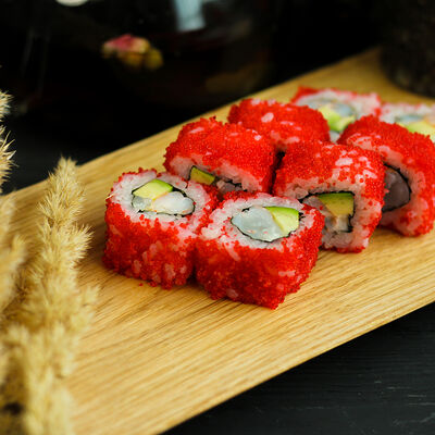 Ролл Калифорния с креветкой в Yomayo по цене 565 ₽