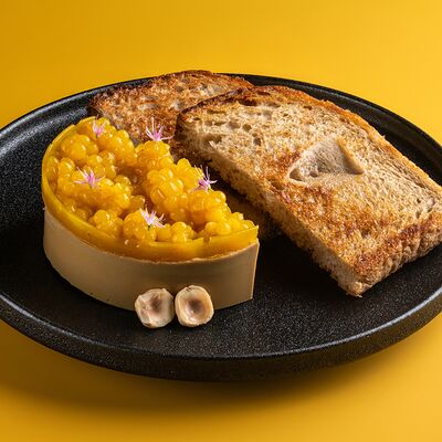 Паштет из куриной печени, желе из морошки, злаковый хлеб в Винология по цене 590 ₽