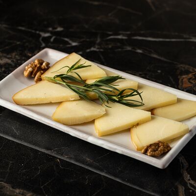 Сыр Сулугуни копченый в Sesilia по цене 490