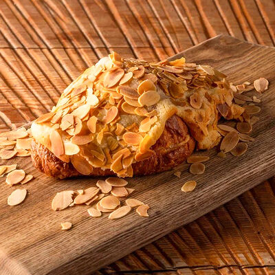 Круассан миндальный в Горыныч по цене 620 ₽