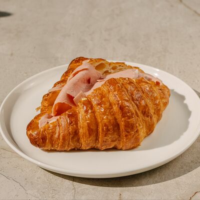 Круассан с мортаделлойв Сэт по цене 450 ₽