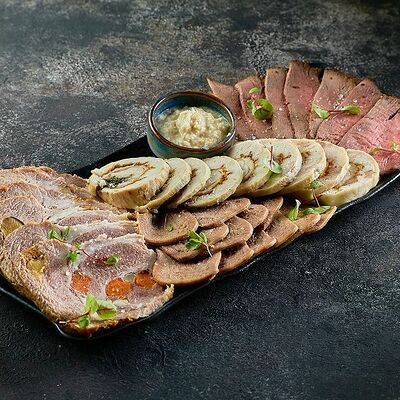 Мясная тарелка в Двор Помидор по цене 1890