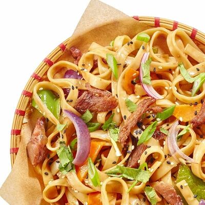 Вок с лапшой и говядиной (M/L) в ДЕД ХО по цене 515 ₽