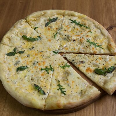 Пицца Четыре сыра в Просто вкусно по цене 870 ₽