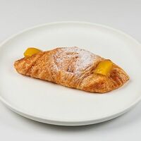 Круассан с абрикосовым джемом в Французская пекарня & French Bakery