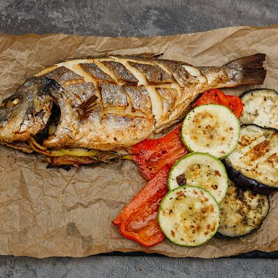 Хрустящая Дорадо с овощами гриль в Грин бар по цене 950 ₽