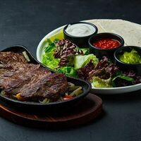 Фахитос с говядиной в Mesto Sushi & Grill