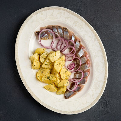 Олюторская сельдь с печеным картофелем в Urartu по цене 540 ₽