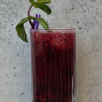 Лимонад Черная смородина-базилик в Japan Corner по цене 500 ₽