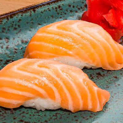 Суши Копченый лосось в Суши Море Мото по цене 129 ₽