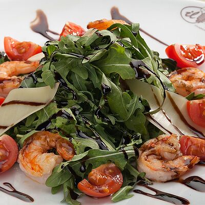 Салат из рукколы с креветками в Il Canto по цене 1270 ₽